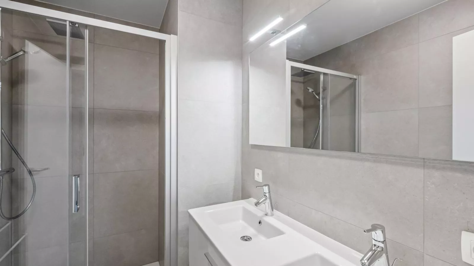 Swan - 0103-Bathroom