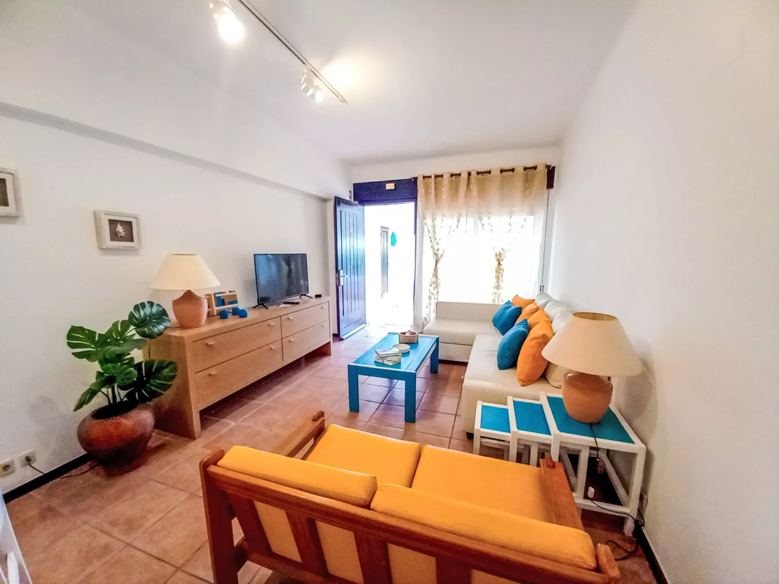 Joyce - Sunny Way-Dedans