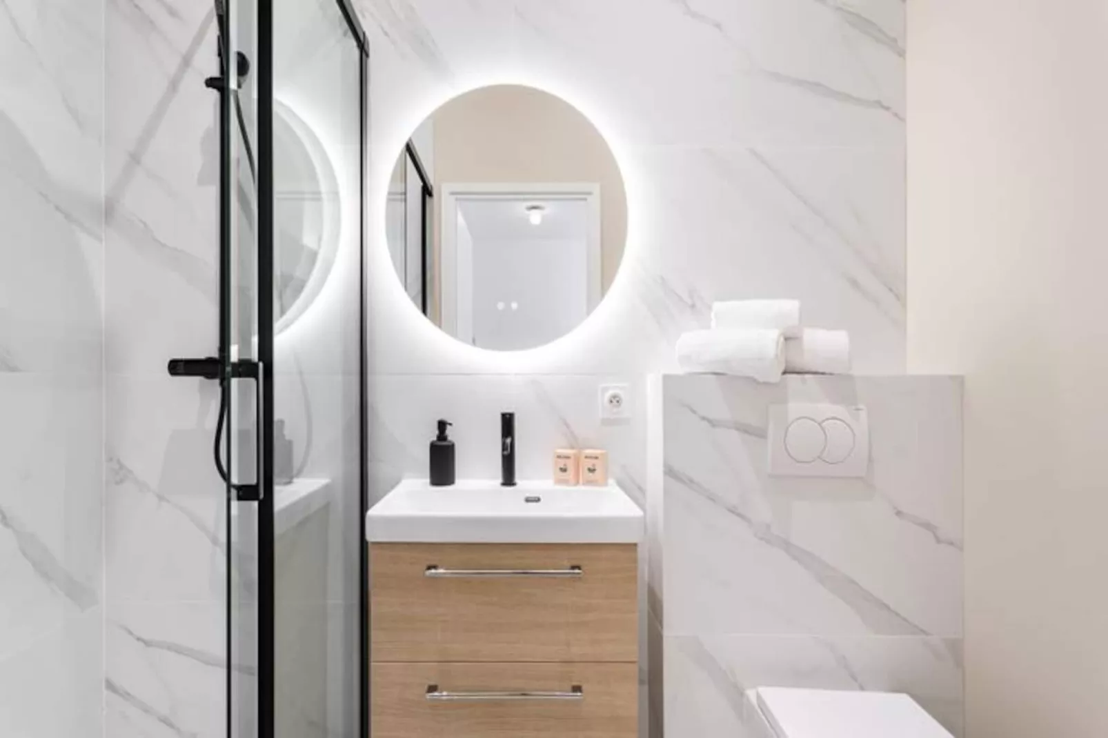 Studio Bella --Untagged