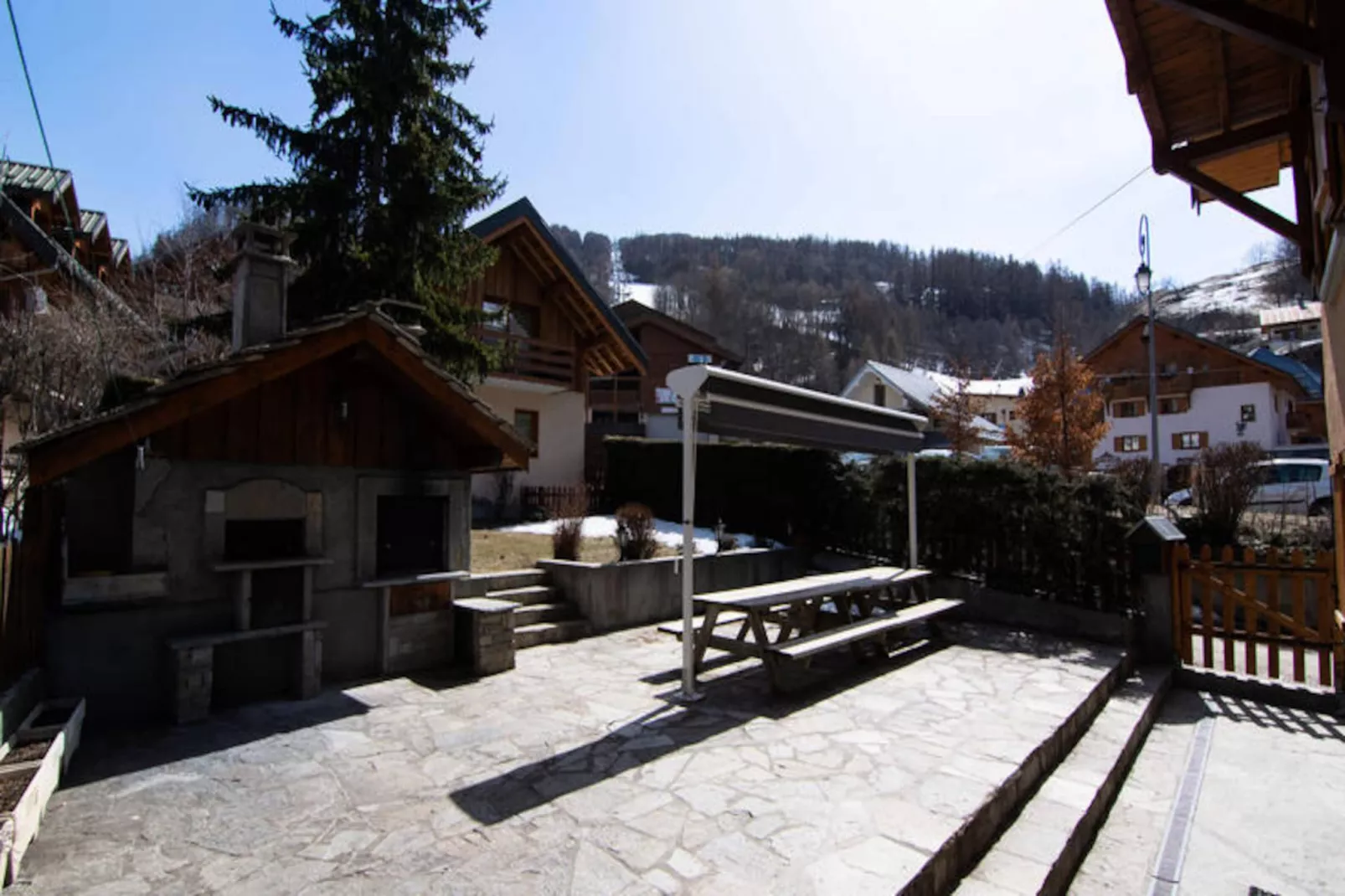Chalet Gilbert Collet - Untagged
