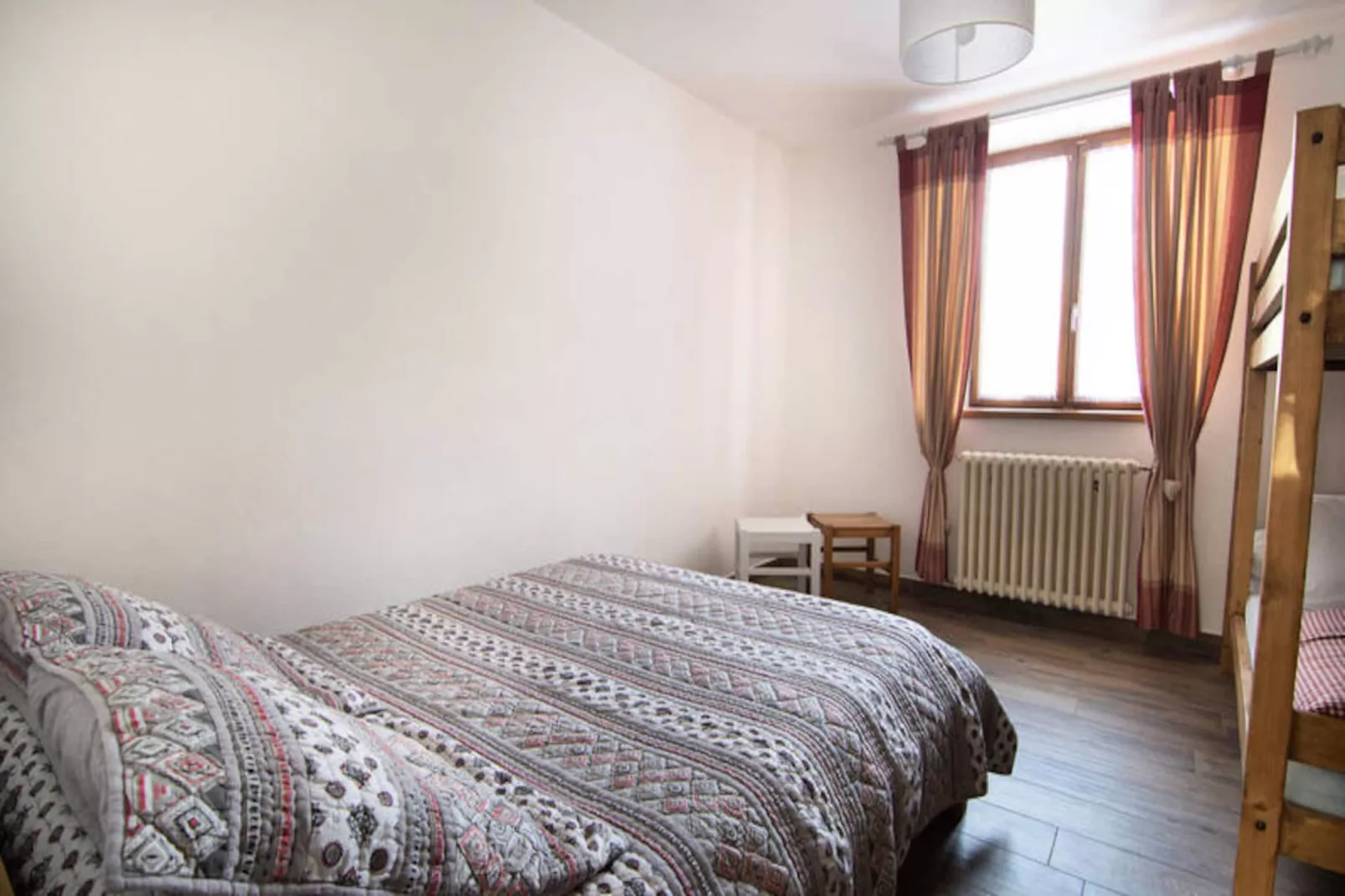 Chalet Gilbert Collet - Untagged