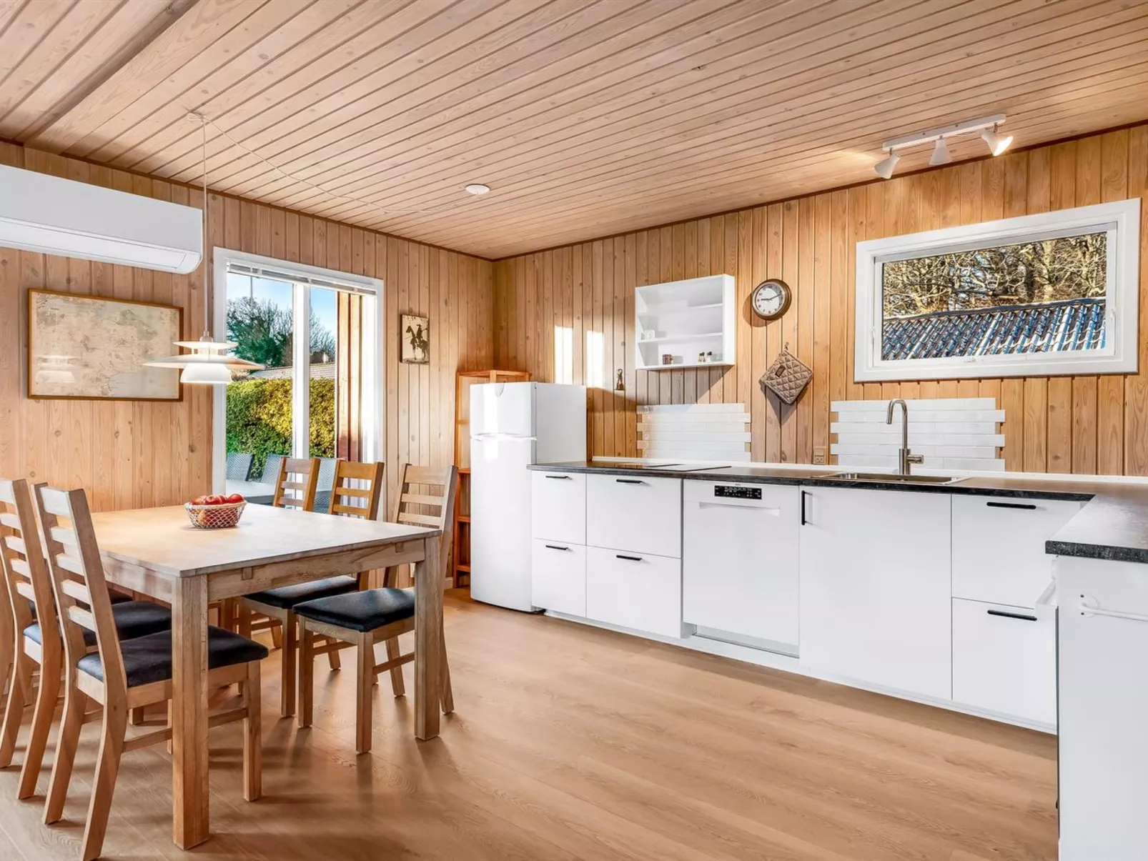 "Pavo" - 200m from the sea-Drinnen