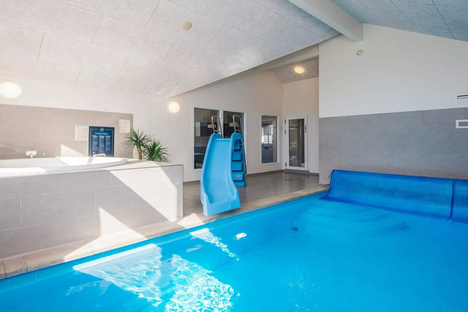 Luxury Pool Retreat in Blavand - By Traum Ferienwohnungen-Swimming pool