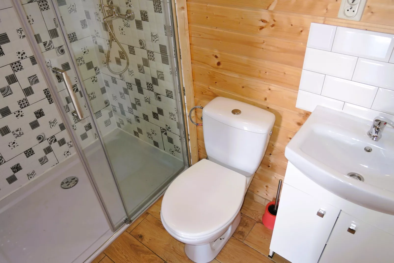 Domy wakacyjne w Międzyzdrojach z podgrzewanym basenem-Badezimmer