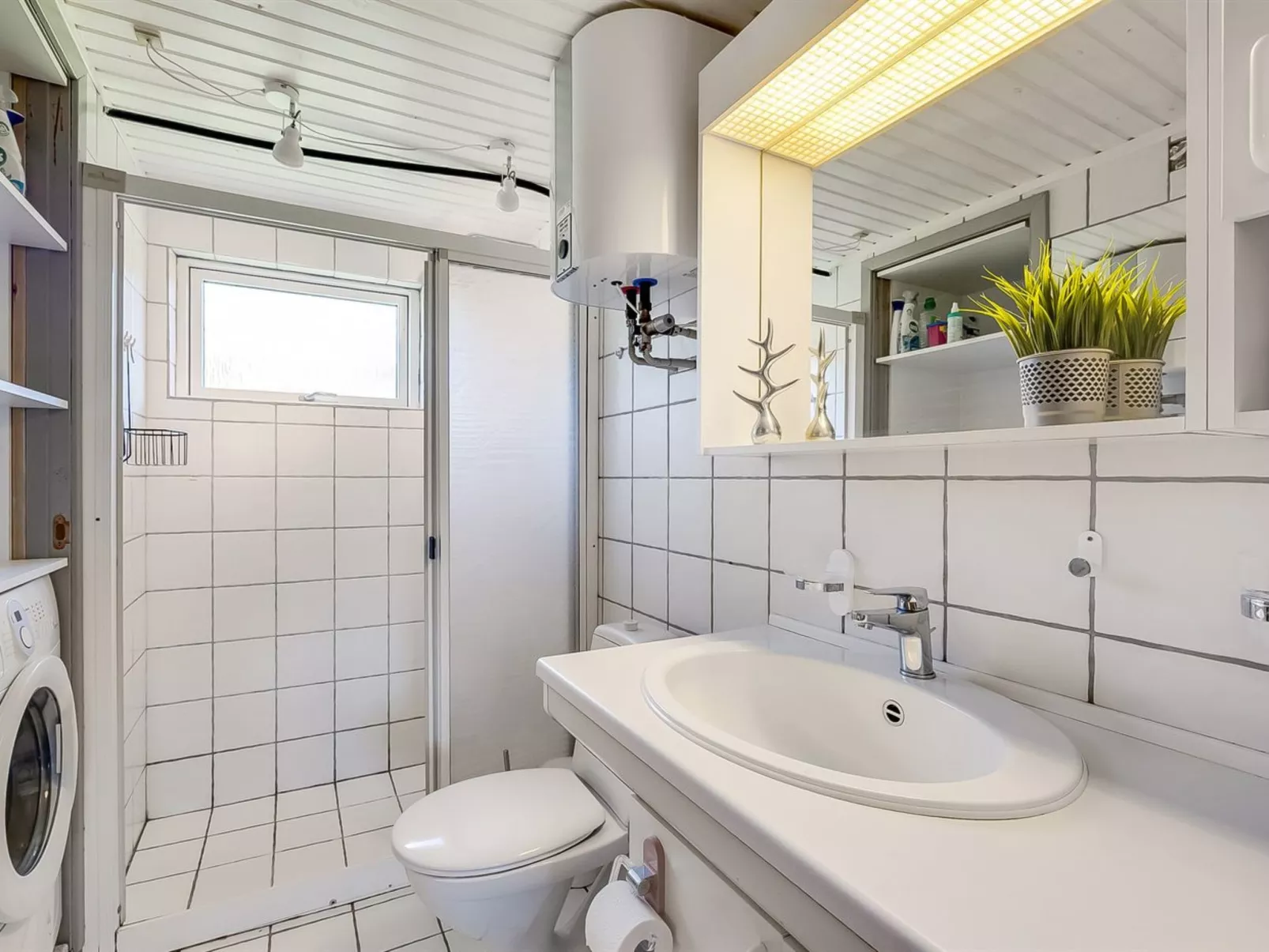 "Tholf" - 100m to the fjord-Inside