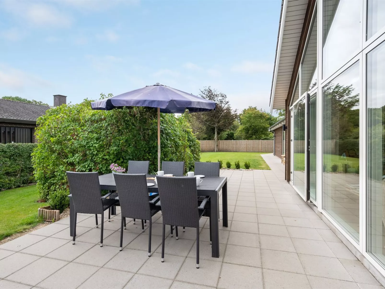 "Regni" - 300m to the fjord-Outside