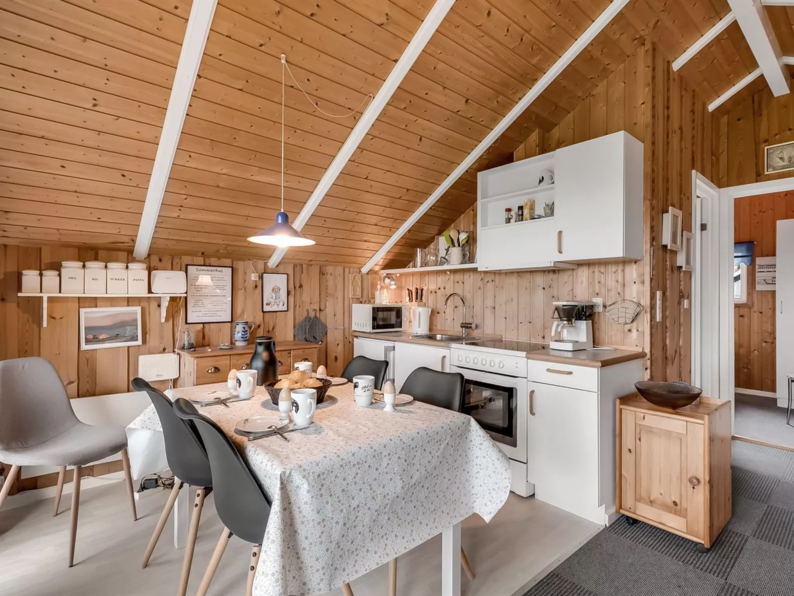 "Lonne" - 750m to the fjord-Inside