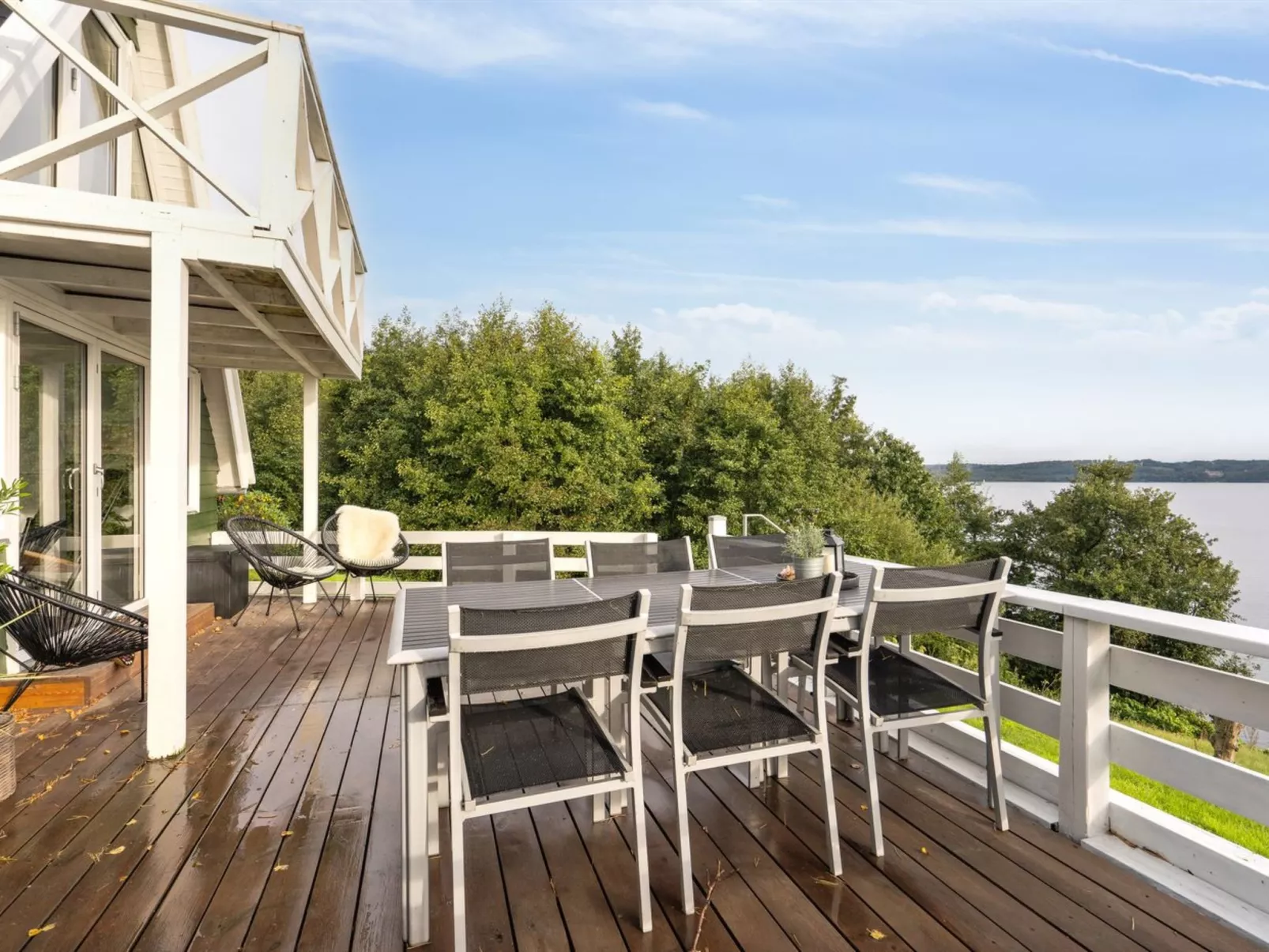 "Fifi" - 10m to the fjord-Outside