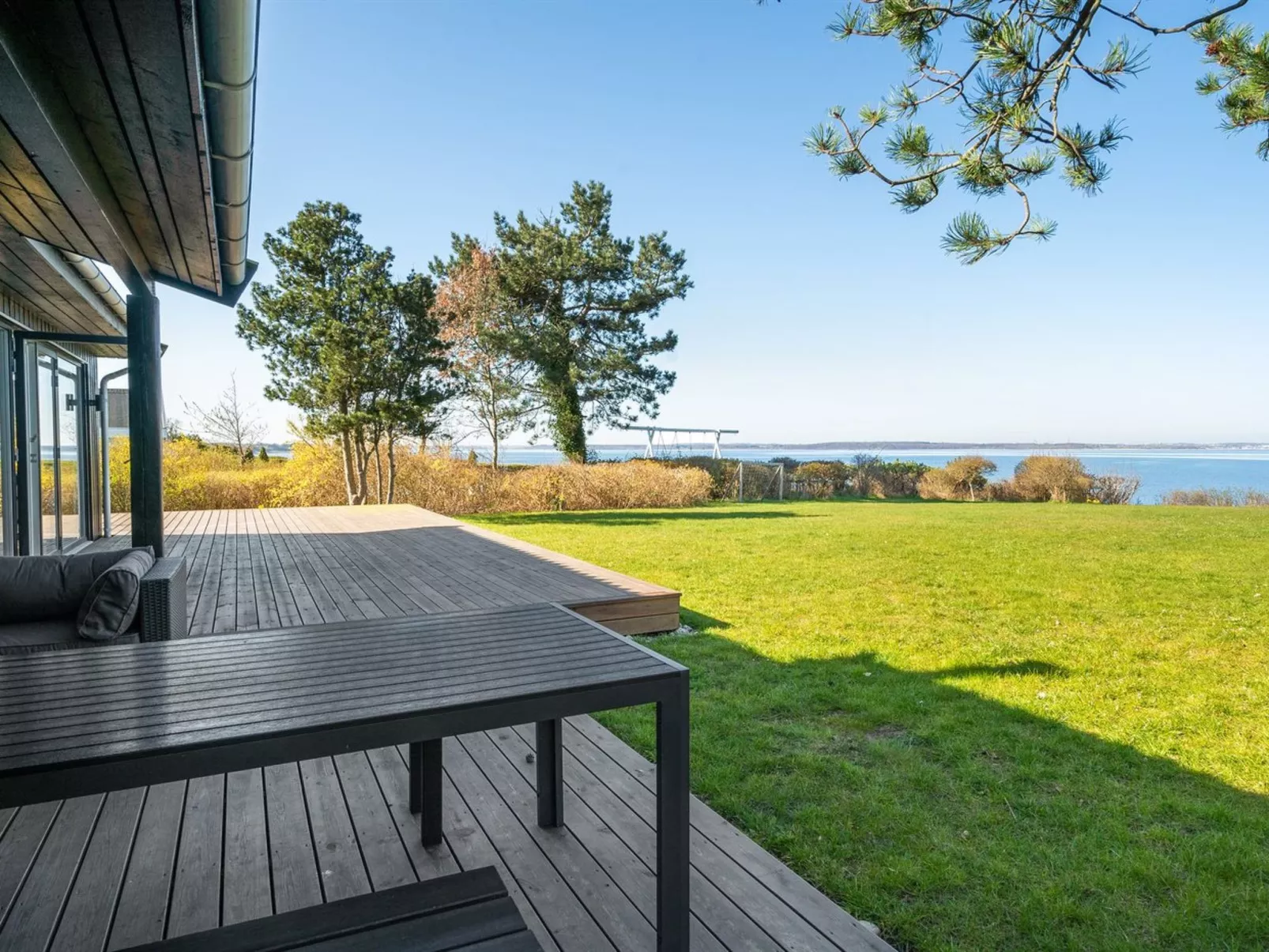 "Iadrik" - 85m to the fjord-Draußen