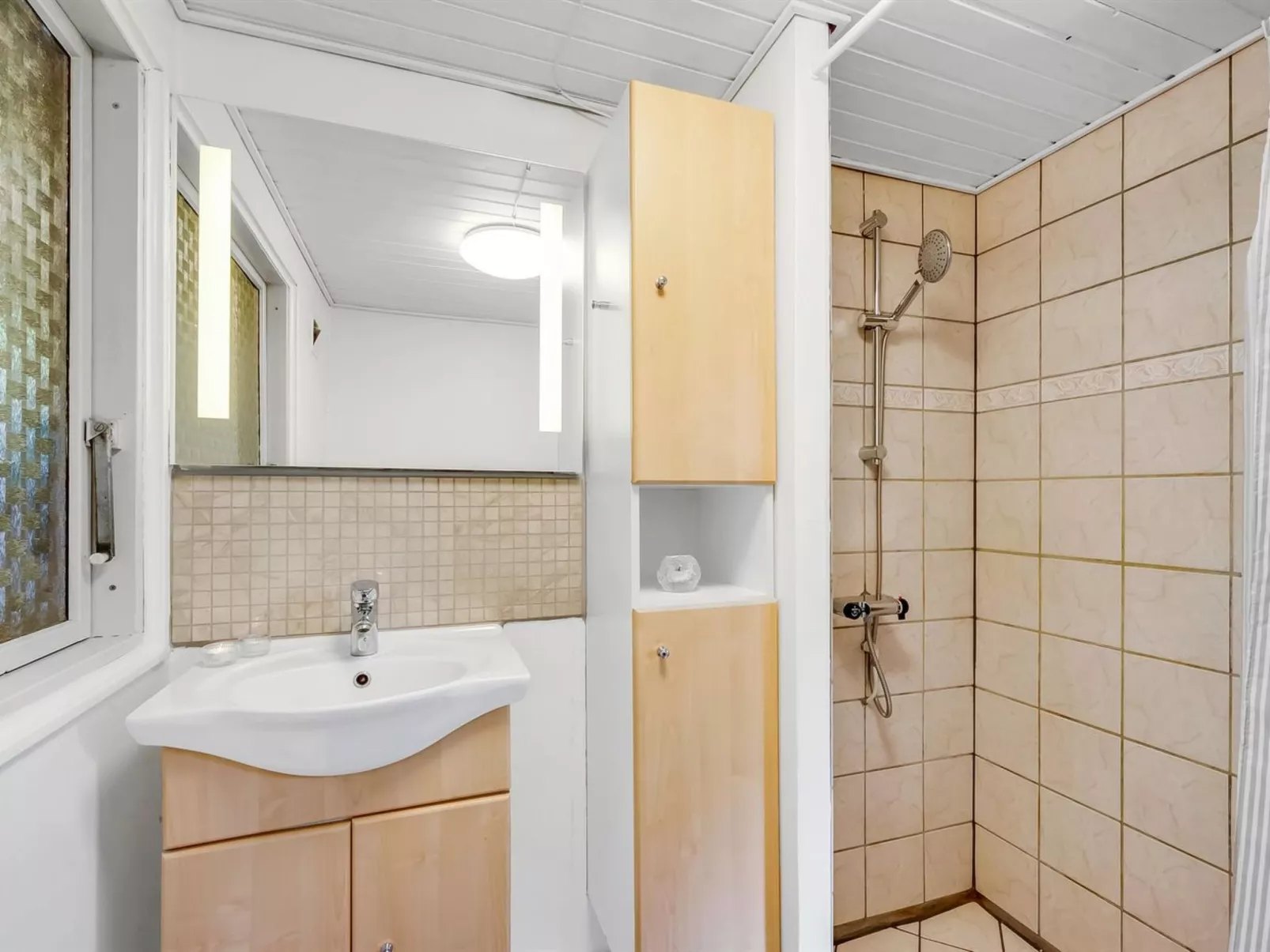 "Embla" - 500m to the fjord-Dedans