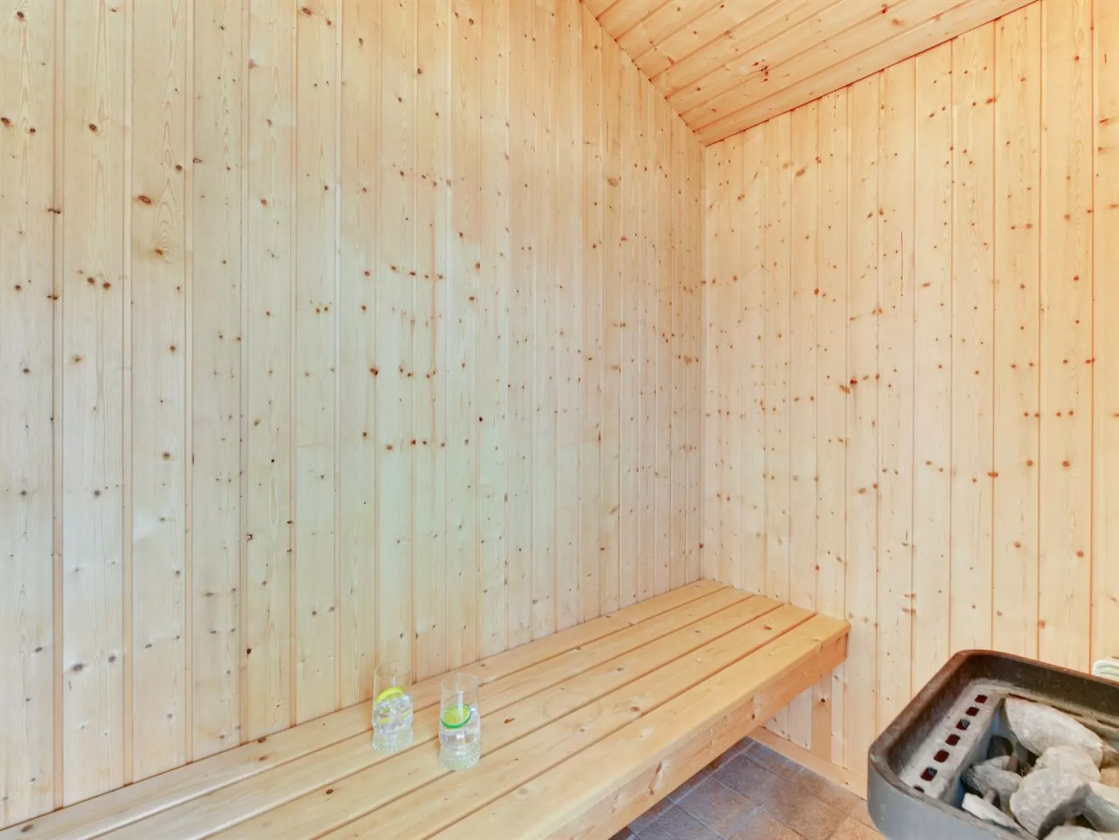 "Electra" - 500m to the fjord-Dedans