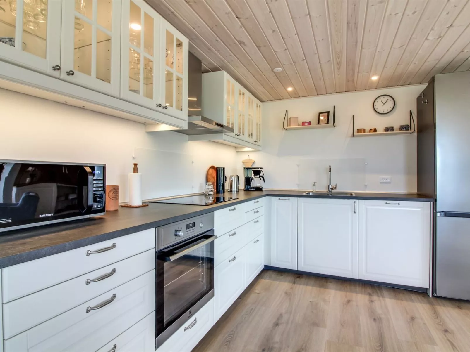 "Alice" - 1.3km from the sea-Inside