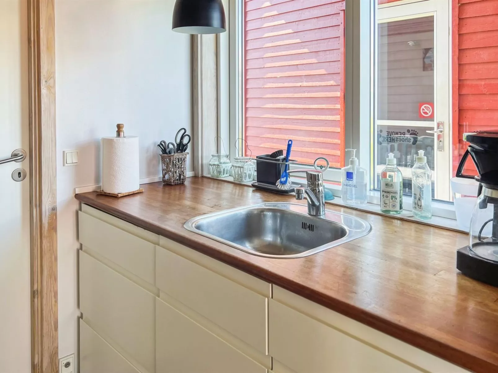 "Carlie" - 2.8km from the sea-Inside