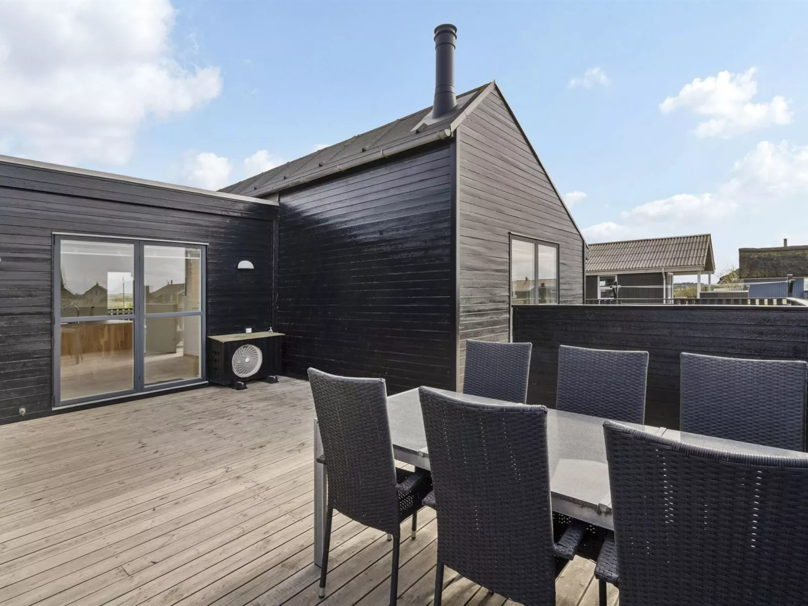 "Damaskin" - 300m from the sea-Draußen