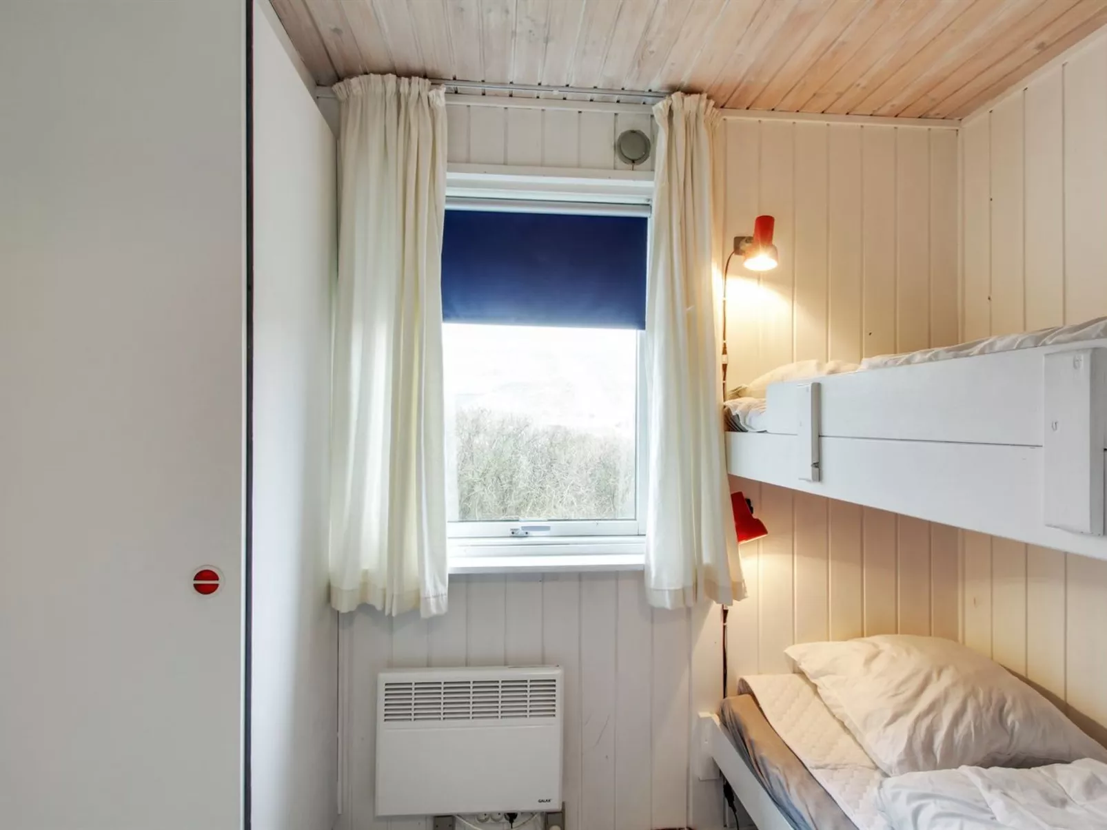 "Aase" -  from the sea-Dedans