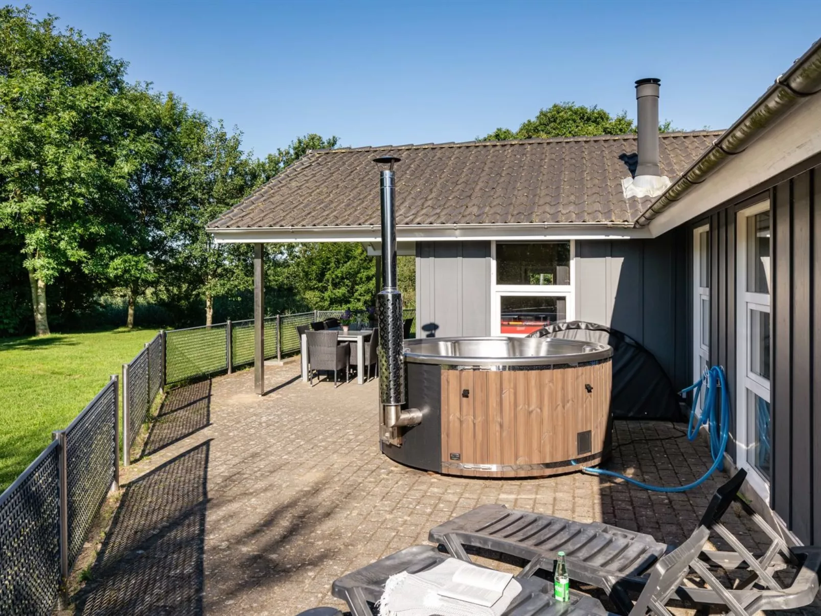 "Findus" - 1.2km to the fjord-Outside