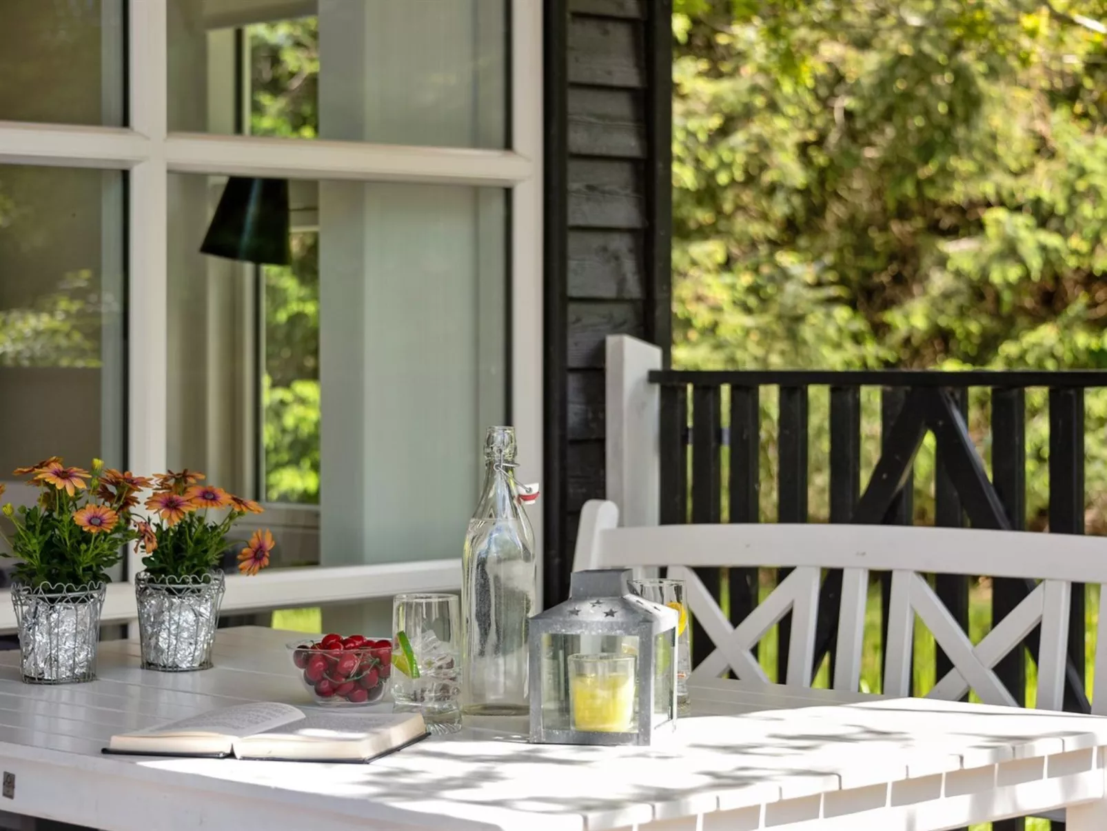 "Elena" - 800m to the fjord-Outside