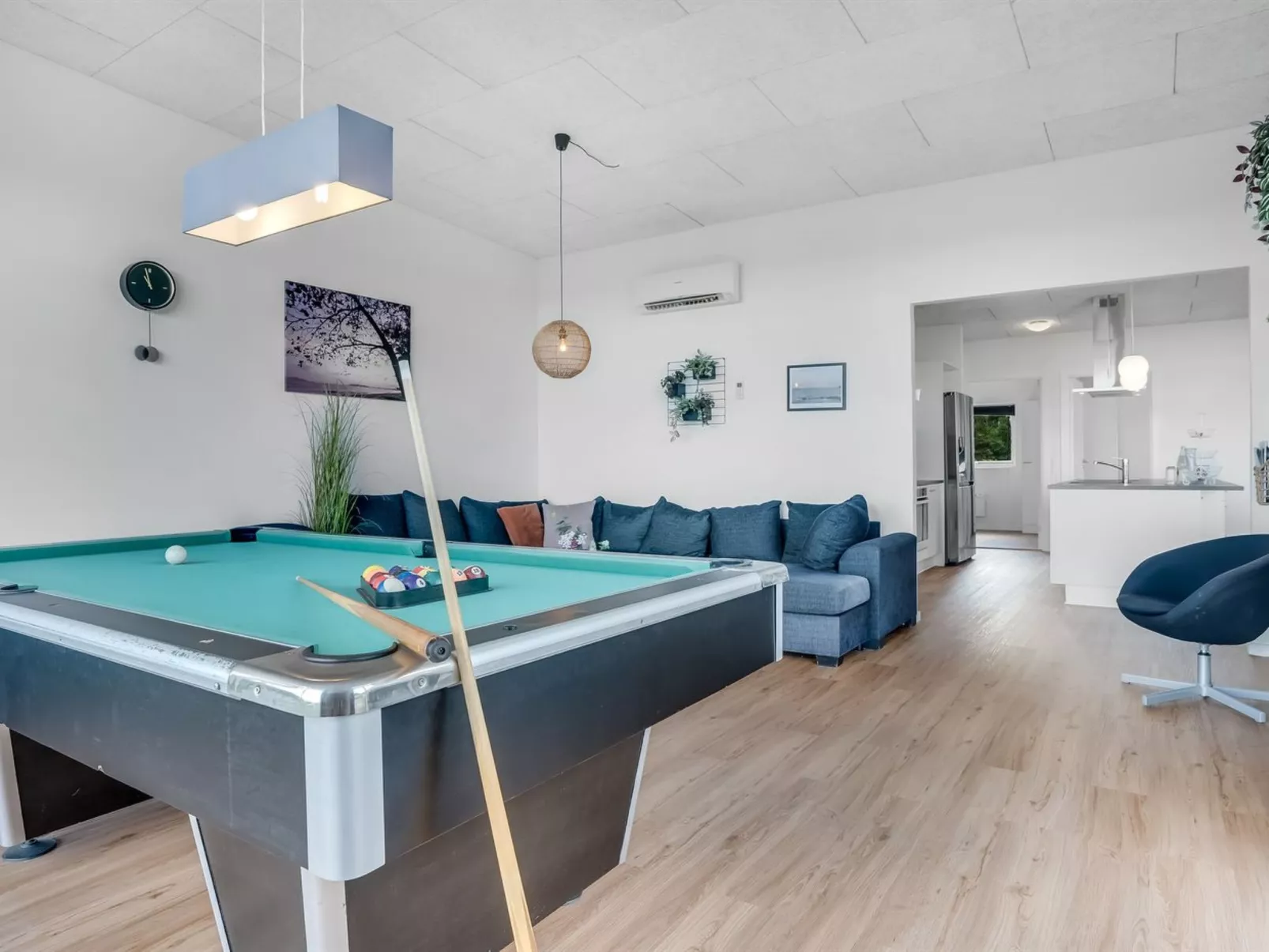 "Eloise" - 50m to the fjord-Drinnen