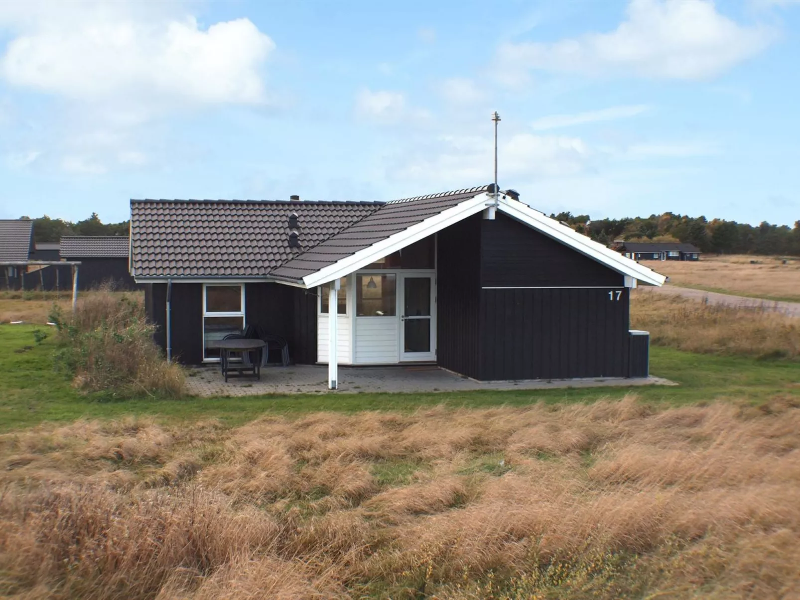 "Dory" - 1.0km from the sea-Outside