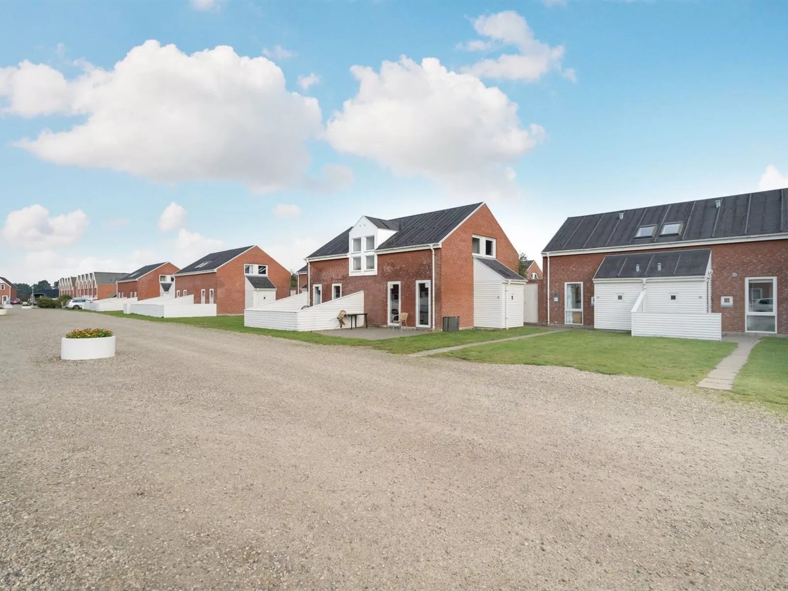 "Herward" - 2.3km from the sea-Outside