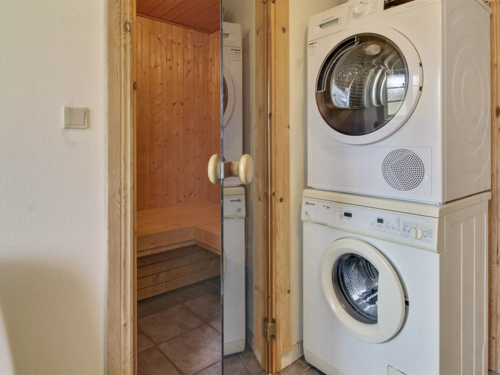 "Volmar" - 3.5km from the sea-Inside