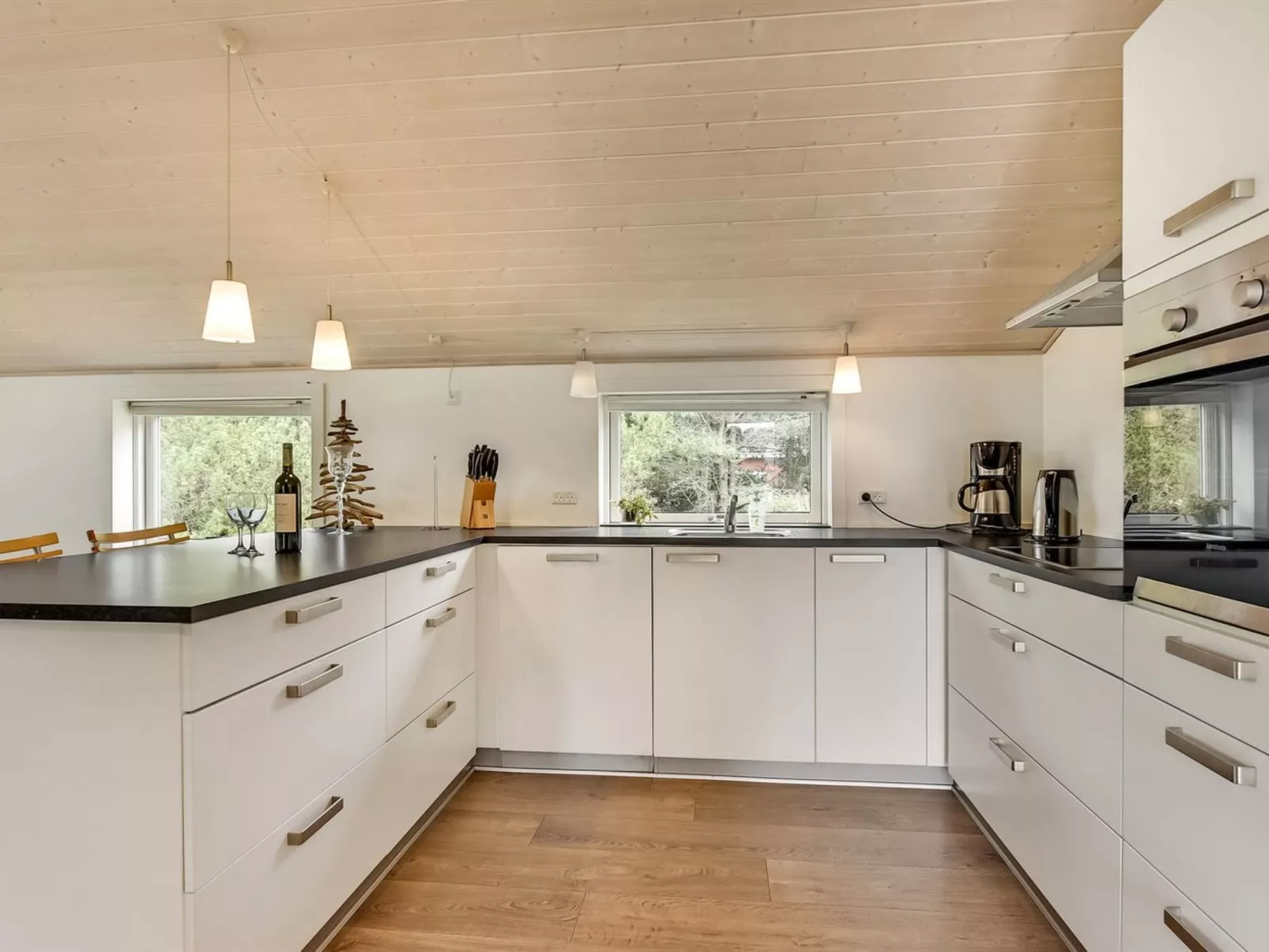 "Lav" - 3.8km from the sea-Dedans