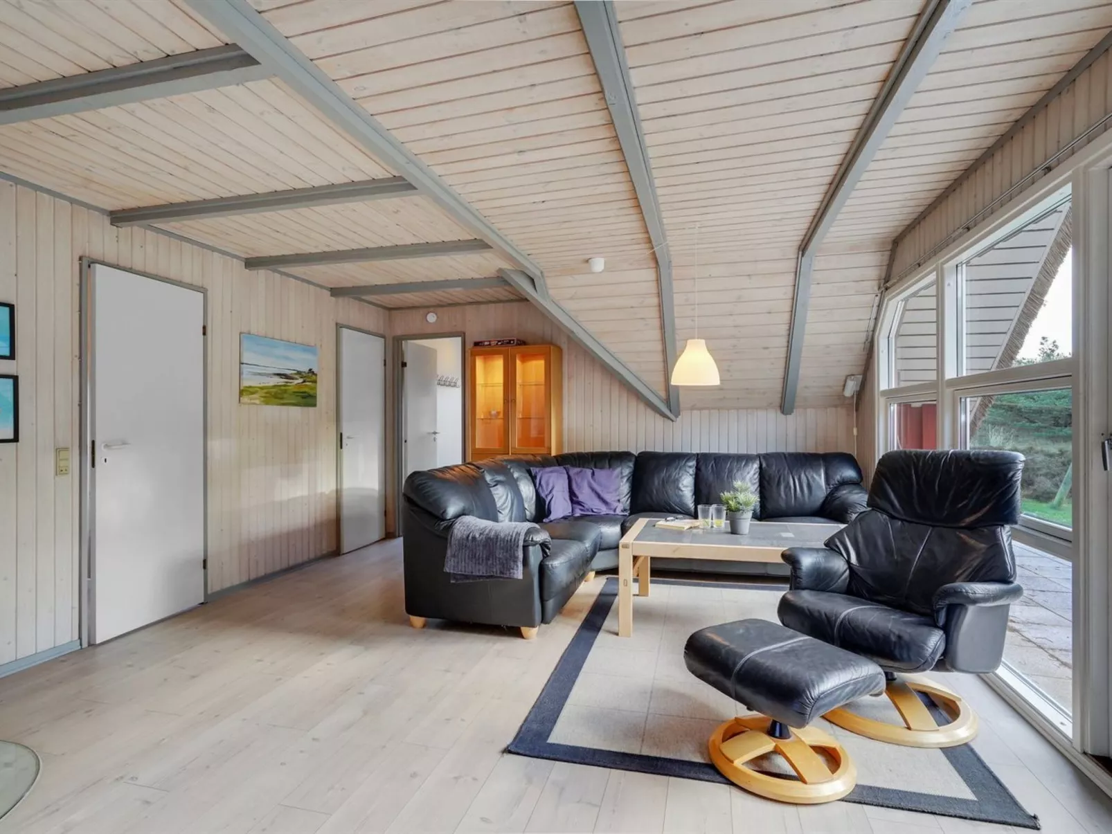 "Gunlög" - 3.1km from the sea-Drinnen