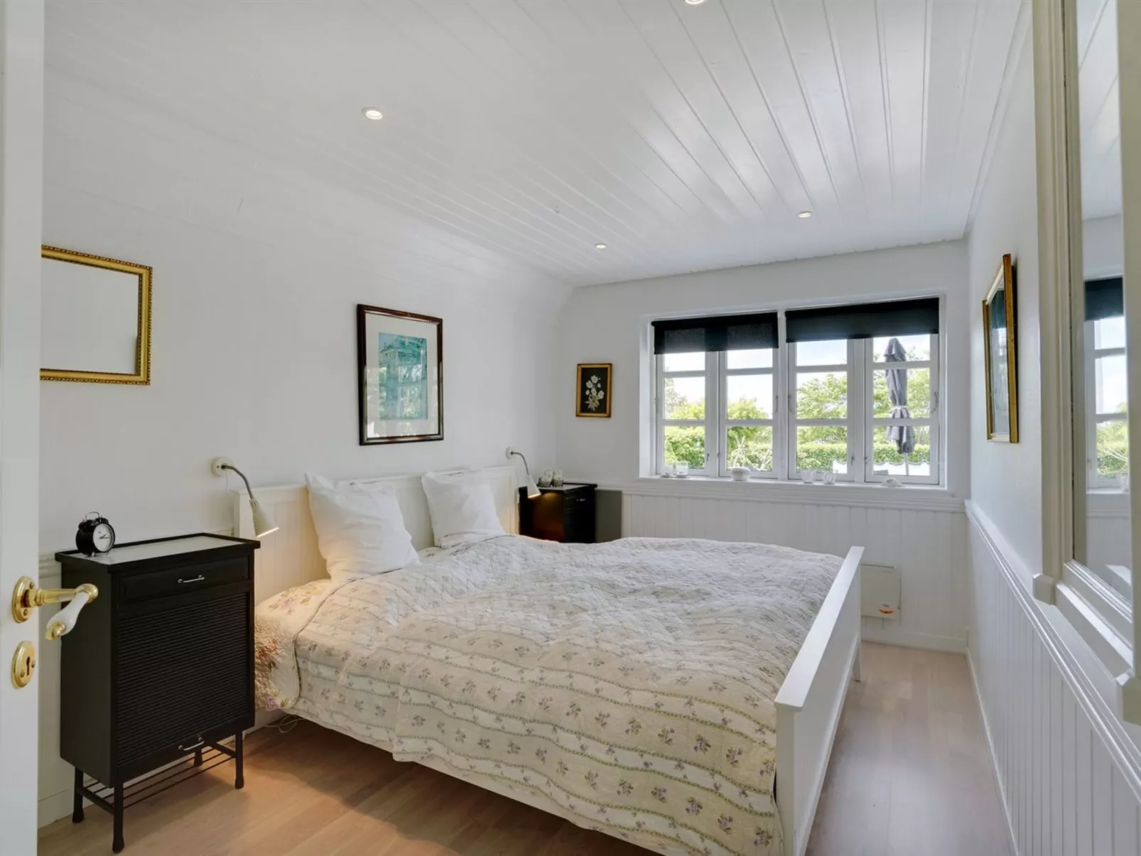 "Tamer" - 500m to the fjord-Drinnen