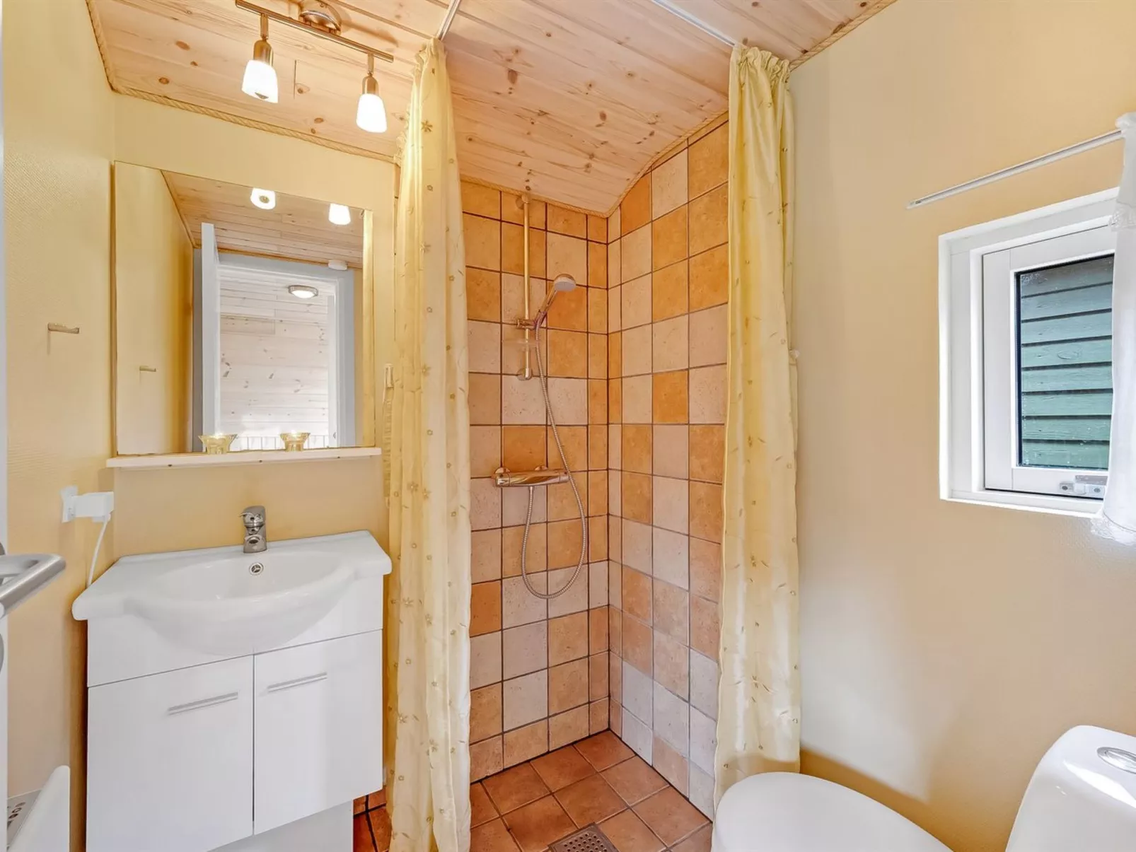 "Herminia" - 350m to the fjord-Dedans