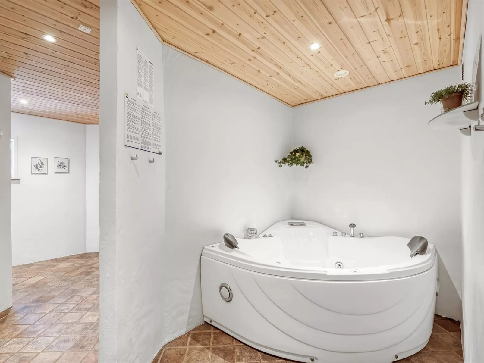 "Ginny" - 300m to the fjord-Inside