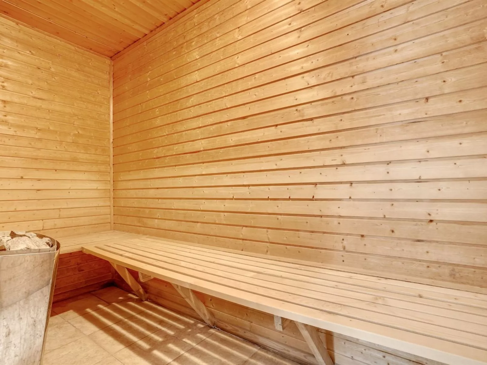 "Jenna" - 1.4km from the sea-Inside