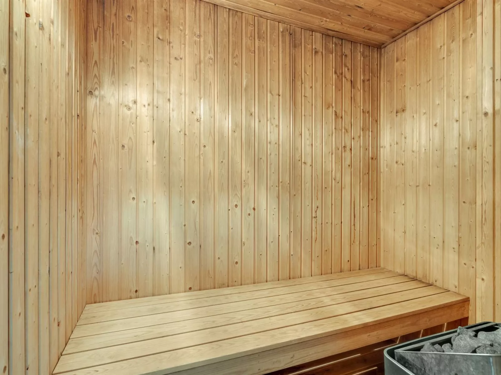 "Vicktoria" - 500m to the fjord-Drinnen