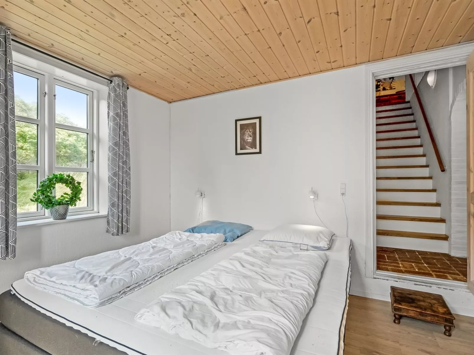 "Urte" -  from the sea-Inside