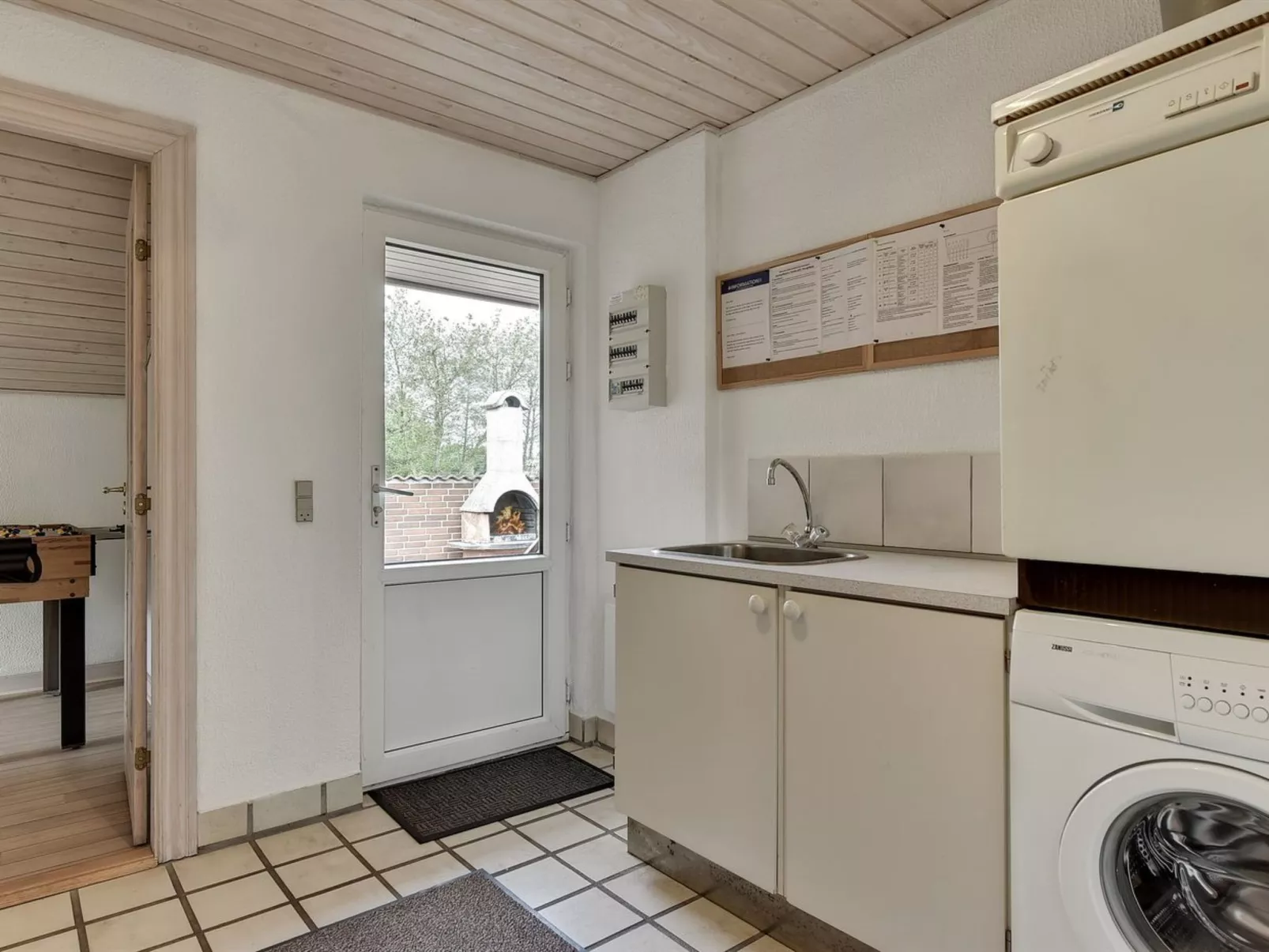 "Ameline" - 500m to the fjord-Drinnen