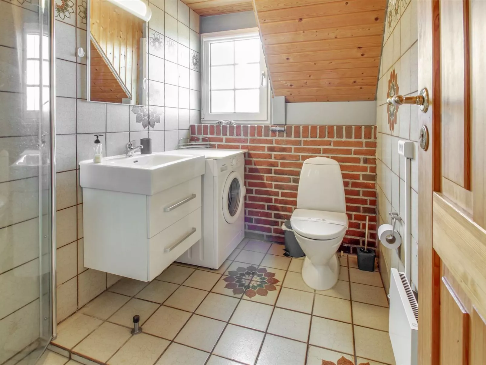 "Edvard" - 400m from the sea-Dedans