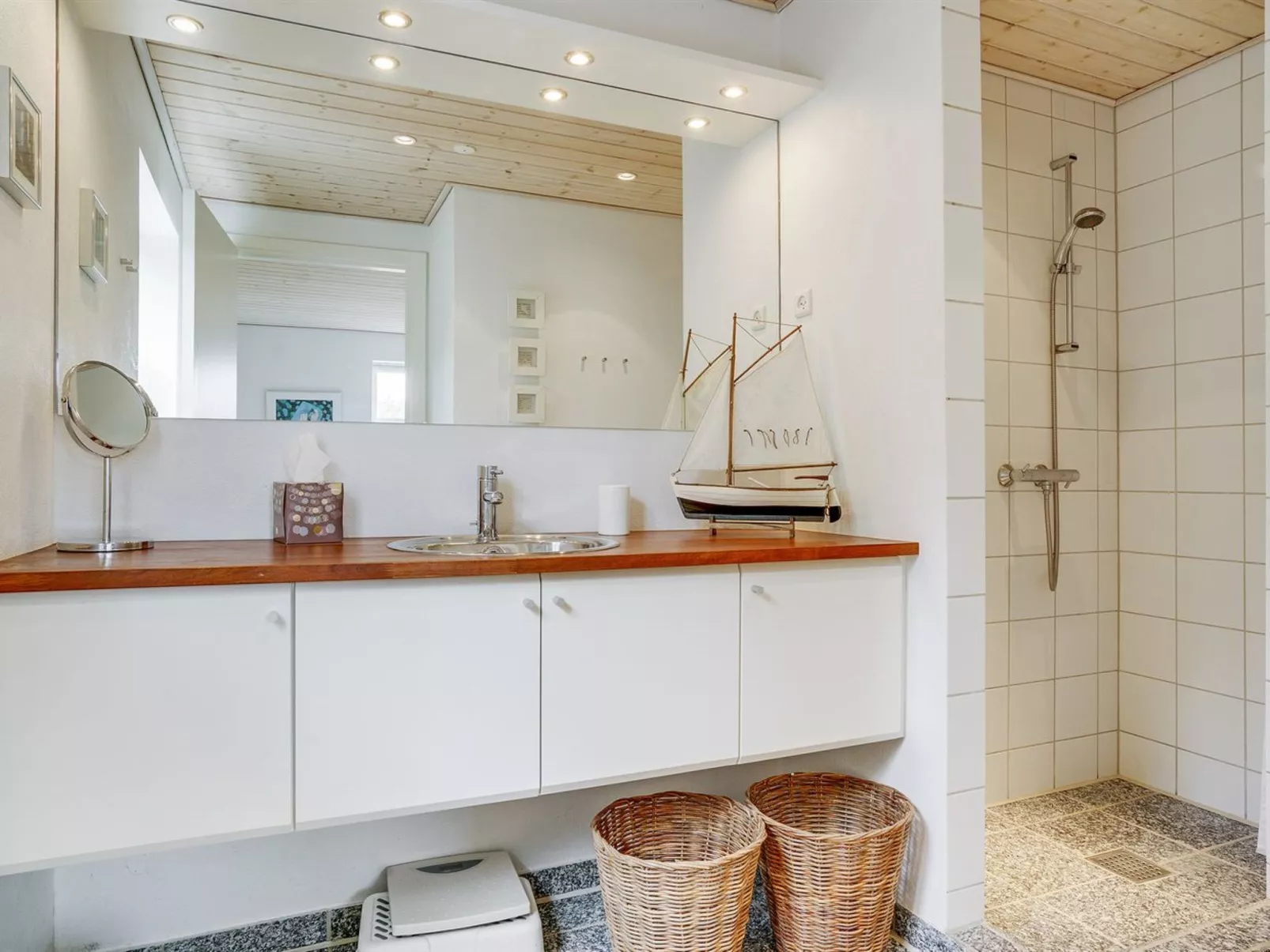 "Hialmar" - 400m from the sea-Dedans