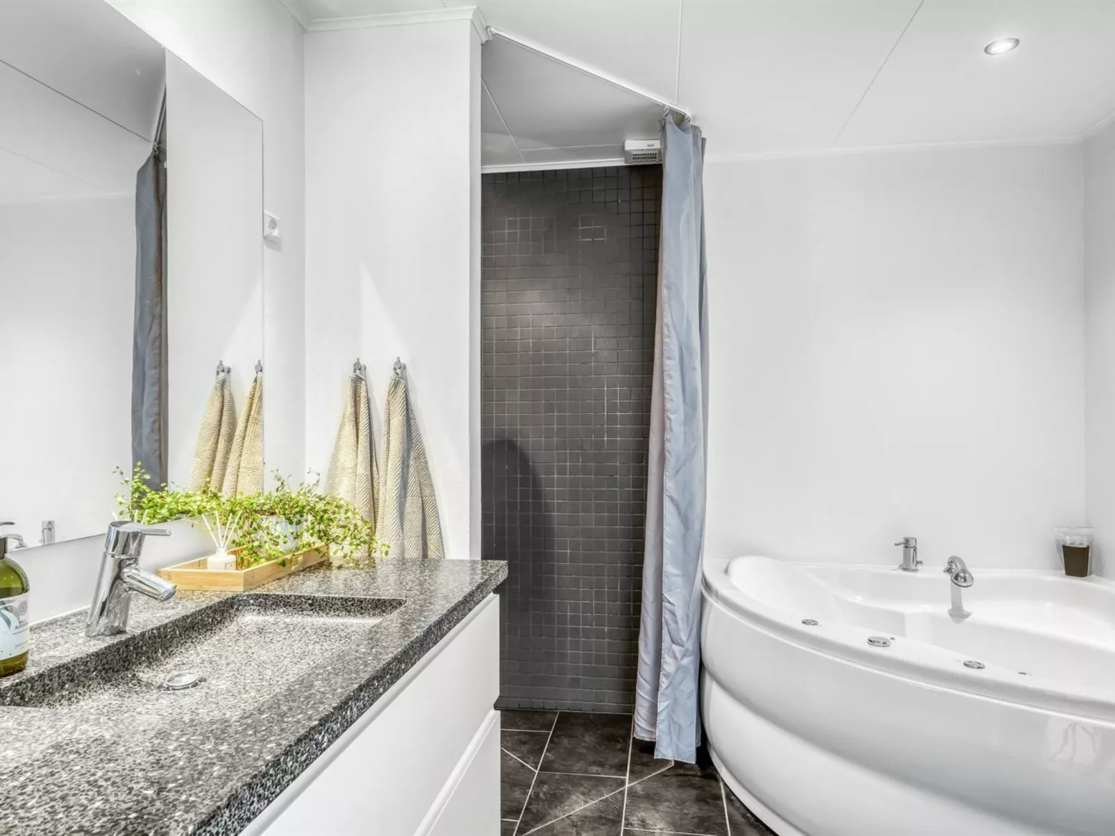 "Keimo" - 600m from the sea-Drinnen