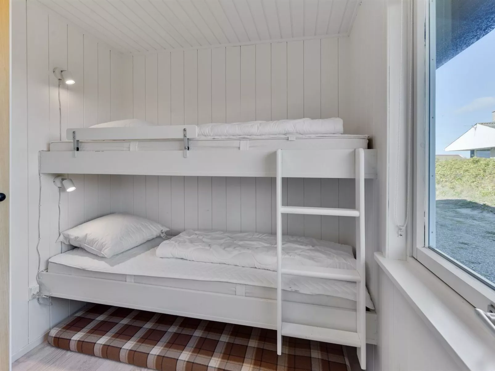 "Aiske" -  from the sea-Inside