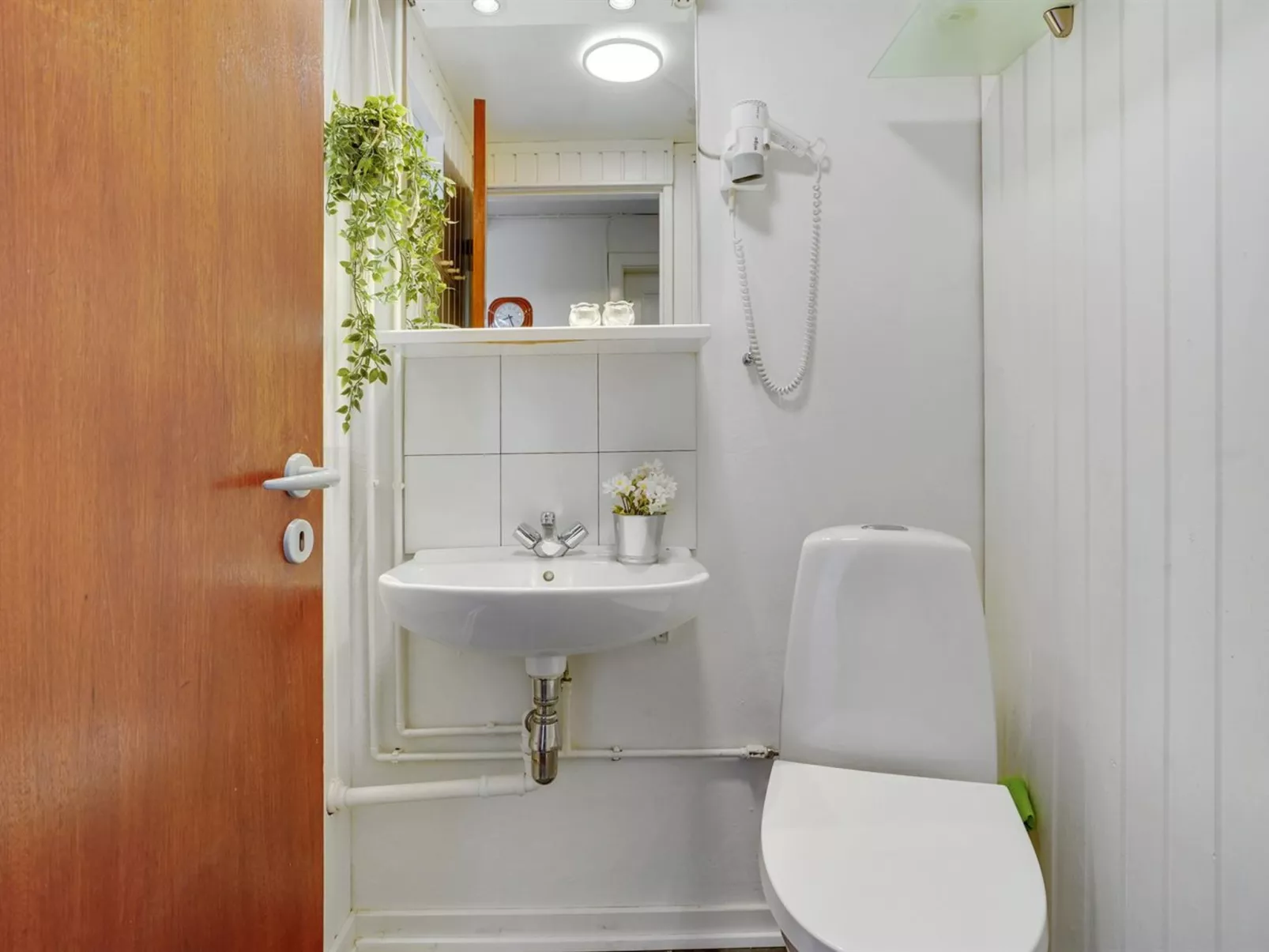 "Kurt" - 600m from the sea-Drinnen