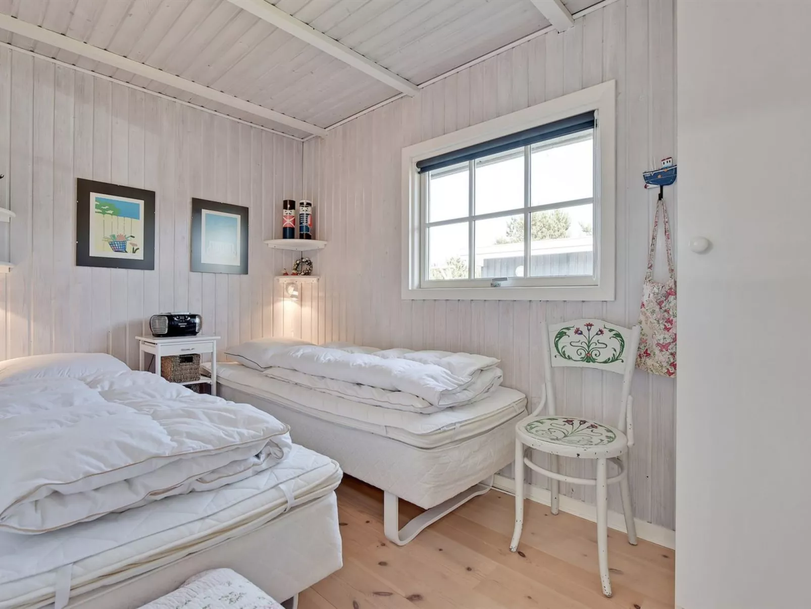 "Dines" - 1km from the sea-Inside