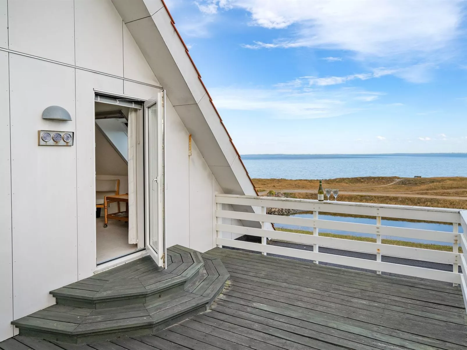 "Yorrick" - 50m to the fjord-Outside