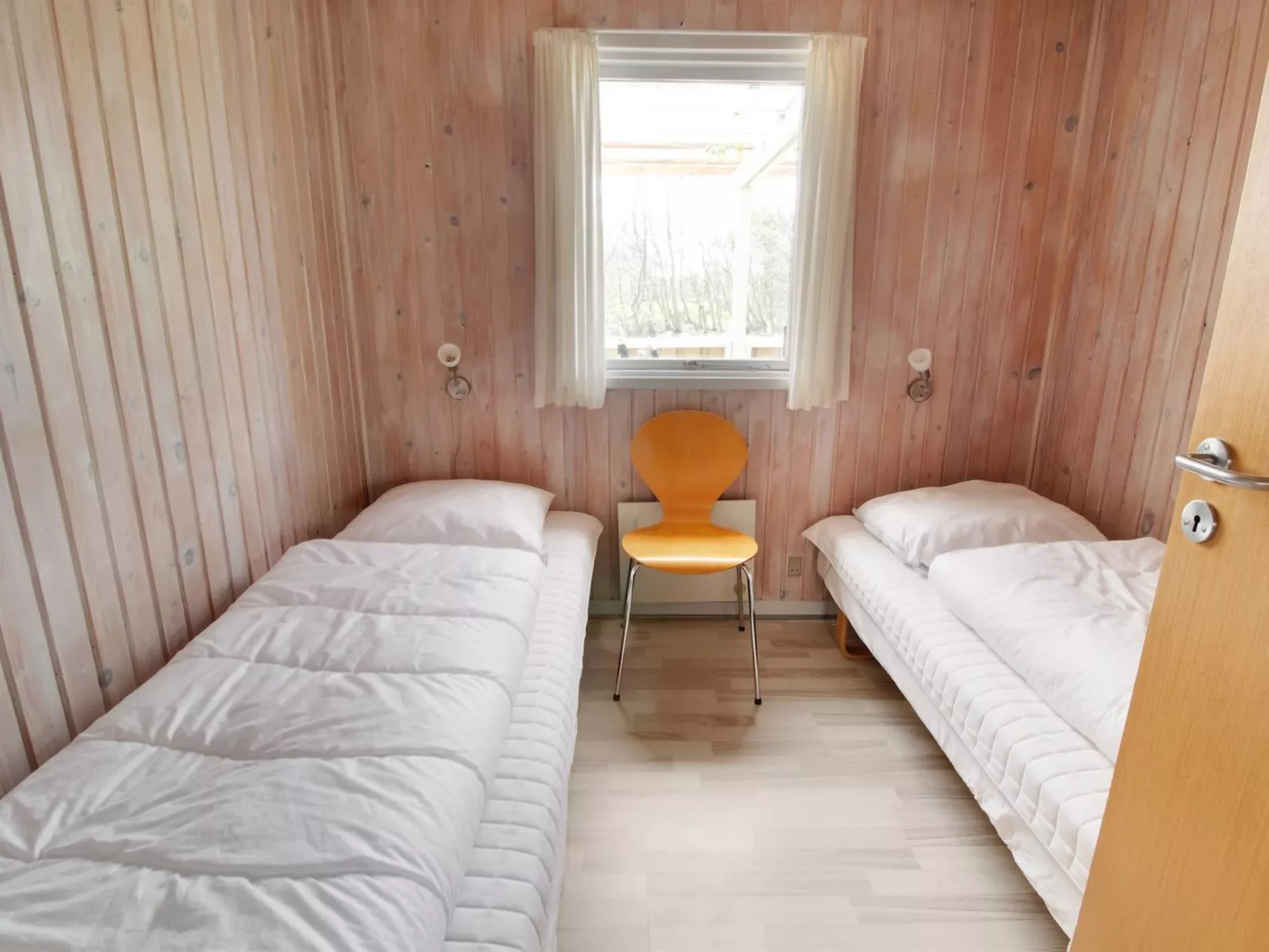 "Svanhild" - 1.2km from the sea-Inside