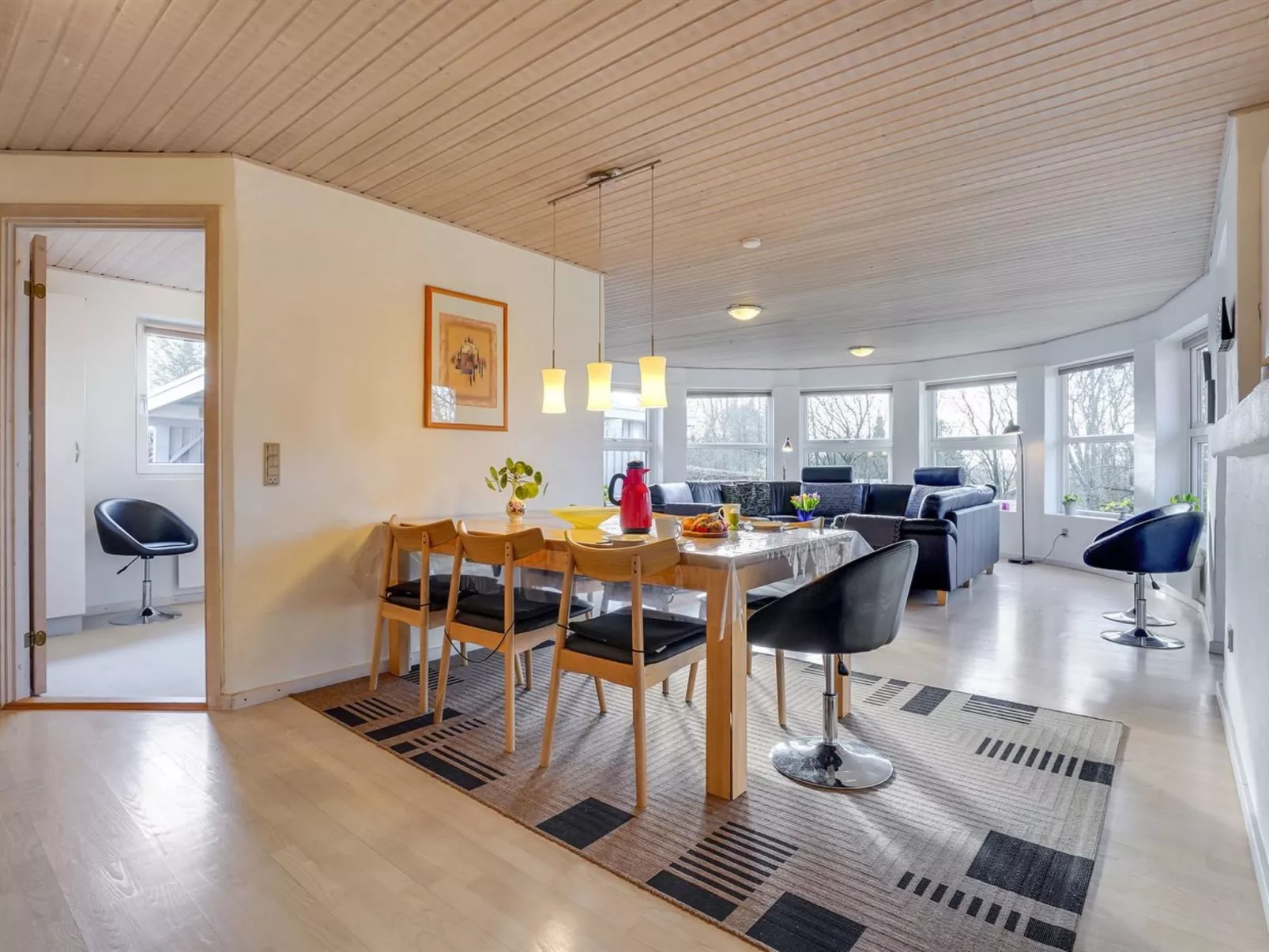 "Wyatt" - 30km from the sea-Inside