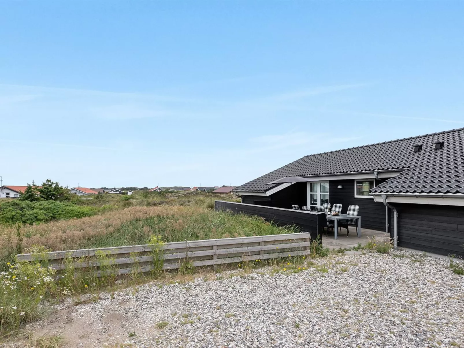 "Mavis" - 800m from the sea-Outside