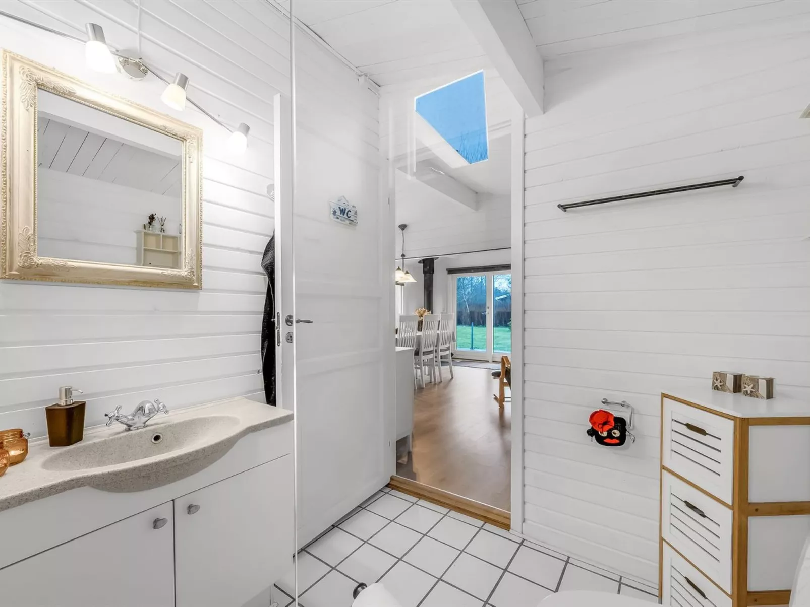 "Staffan" - 200m to the fjord-Drinnen