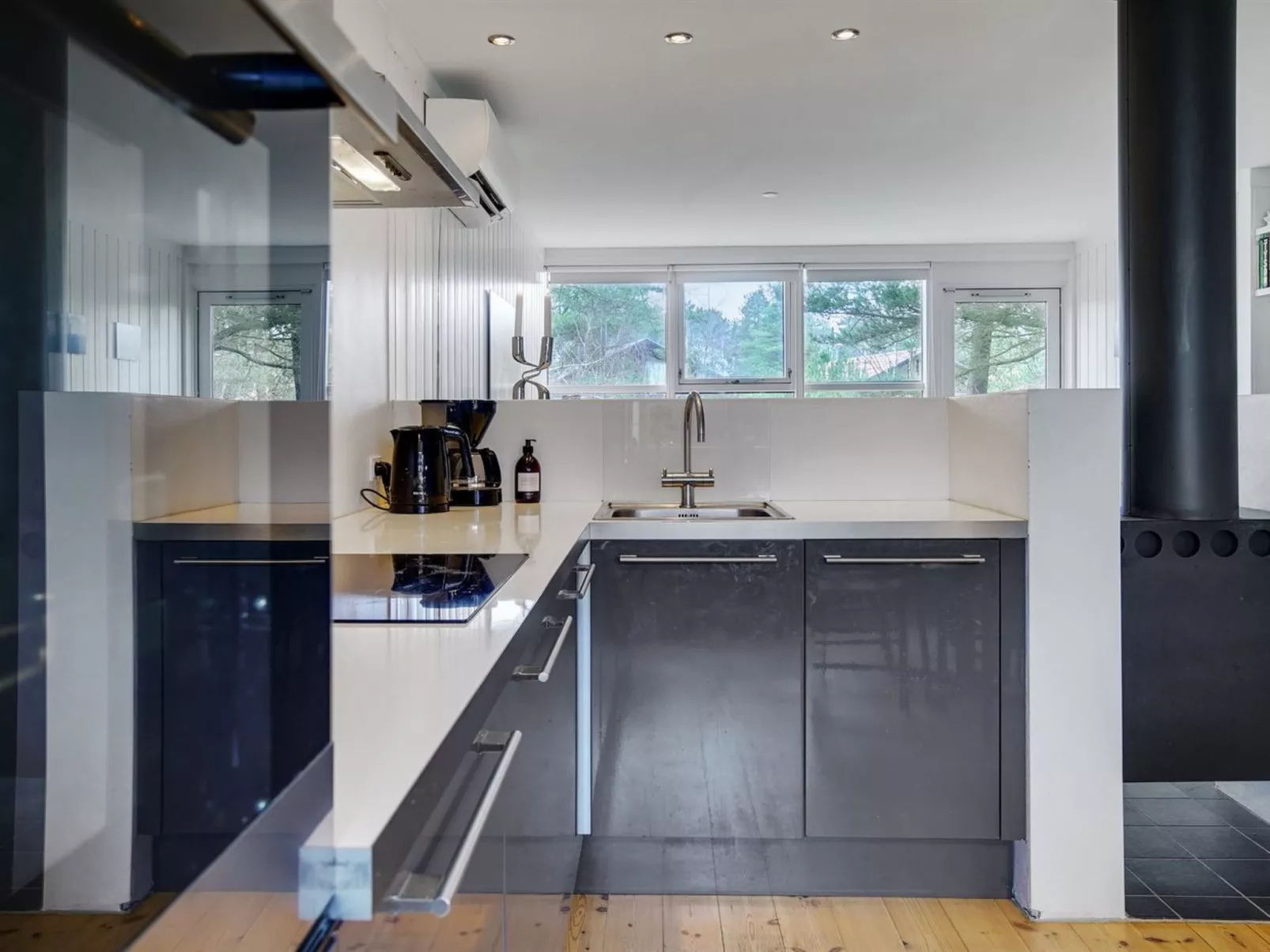 "Elfride" - 200m from the sea-Inside