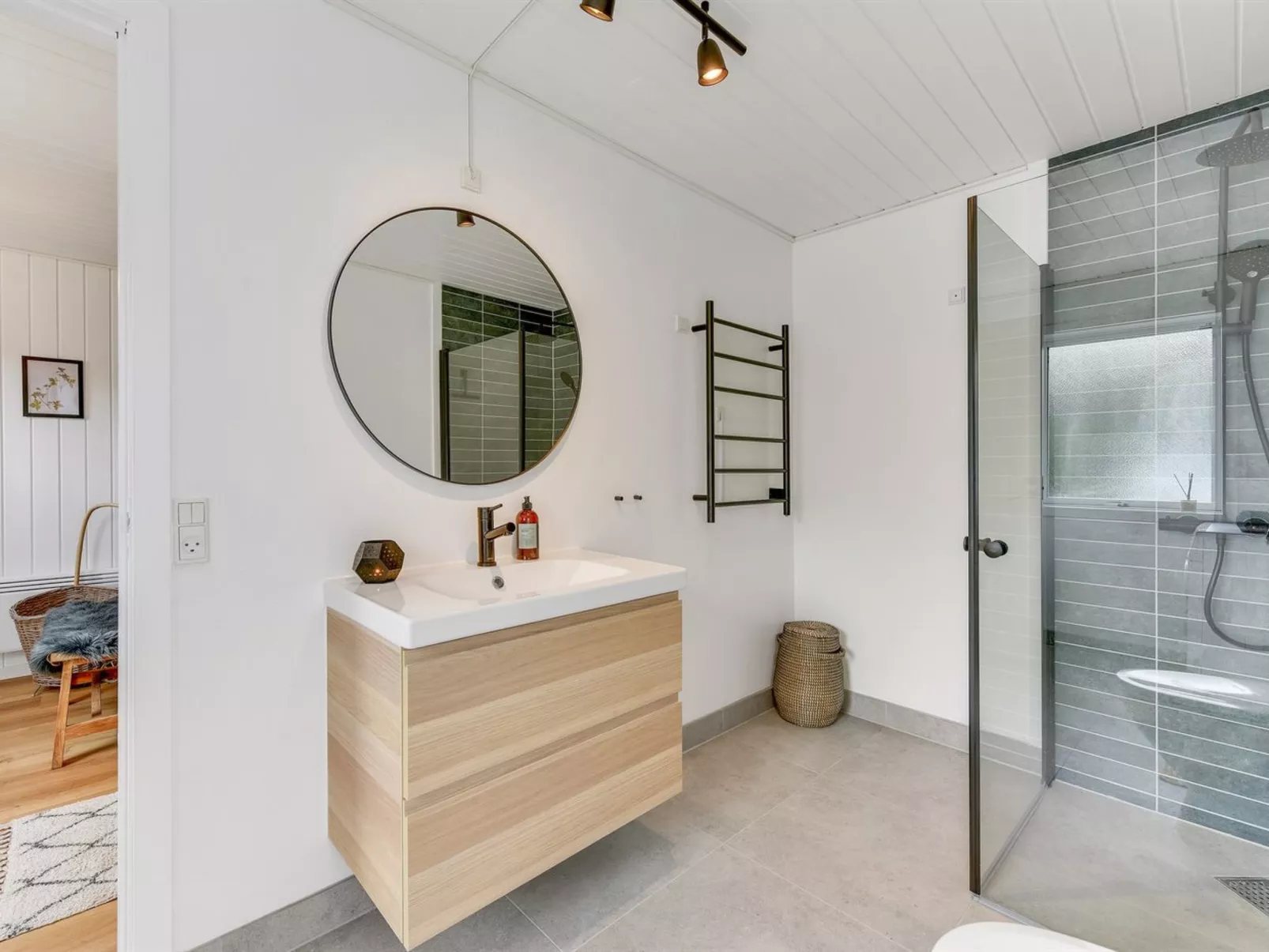 "Doreen" -  from the sea-Dedans