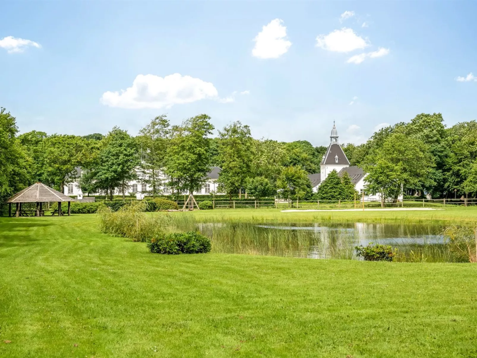 "Eini" - 4.5km from the sea-Inside