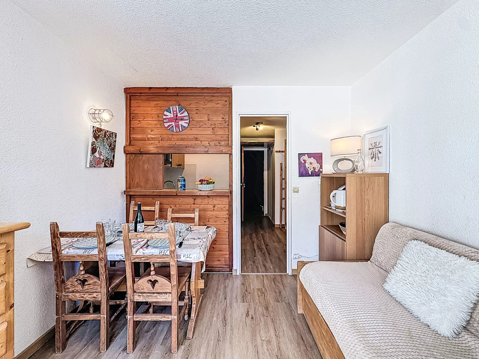 Rond Point des Pistes (Val Claret)-Inside