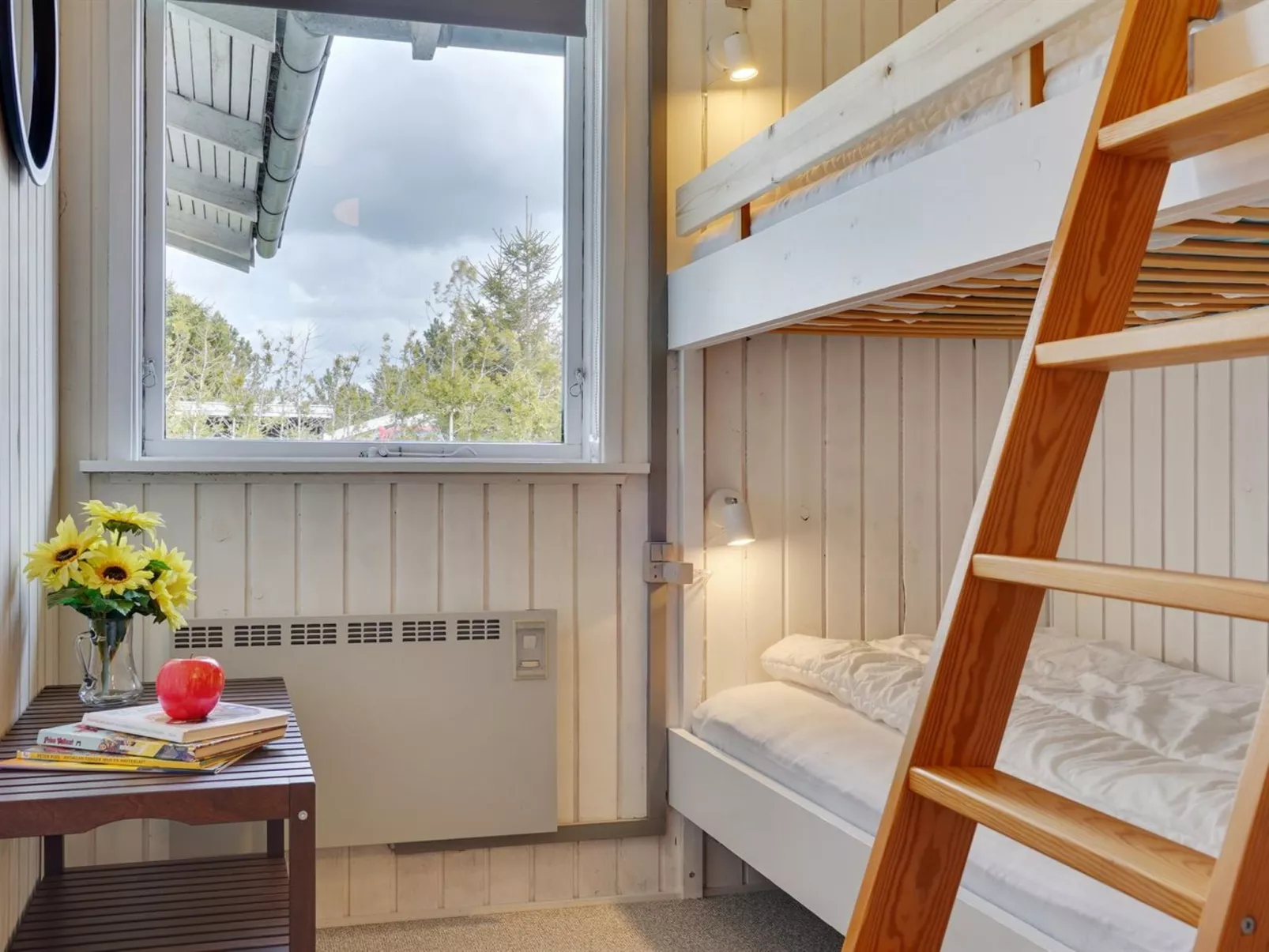 "Hope" - 350m to the fjord-Drinnen